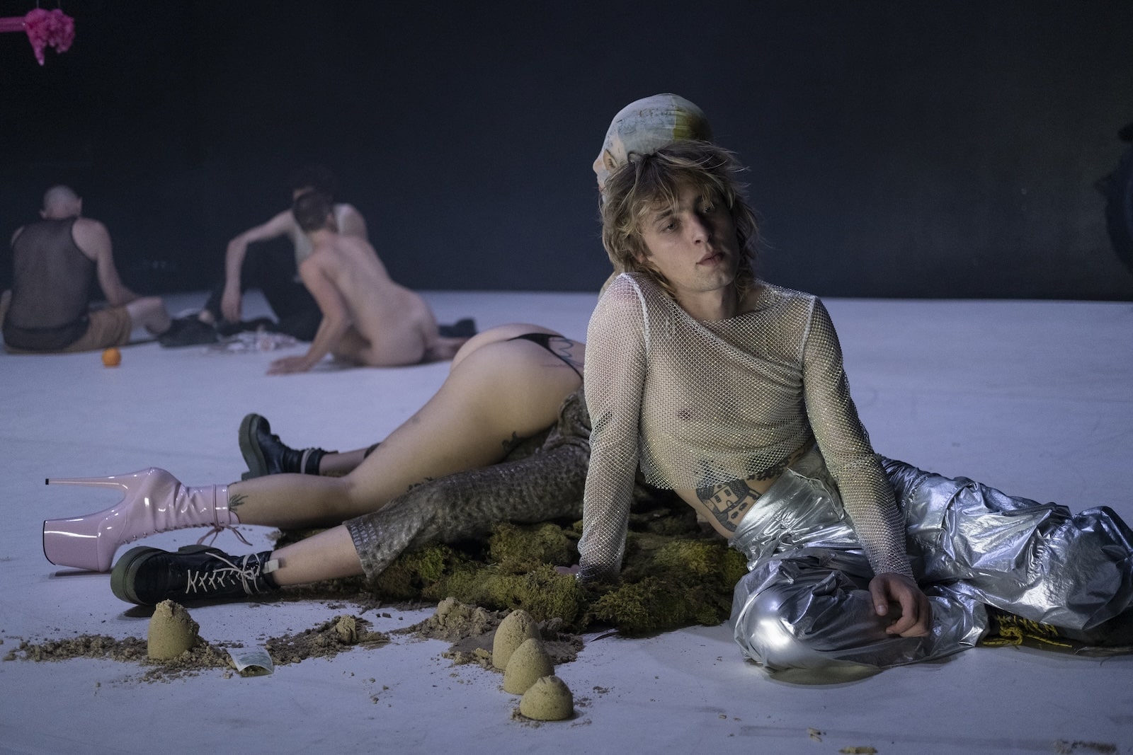 S. Aughterlony & S. Božić: AGENDA de facto theatre group